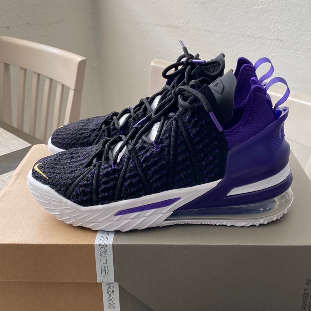 Nike LeBron 18